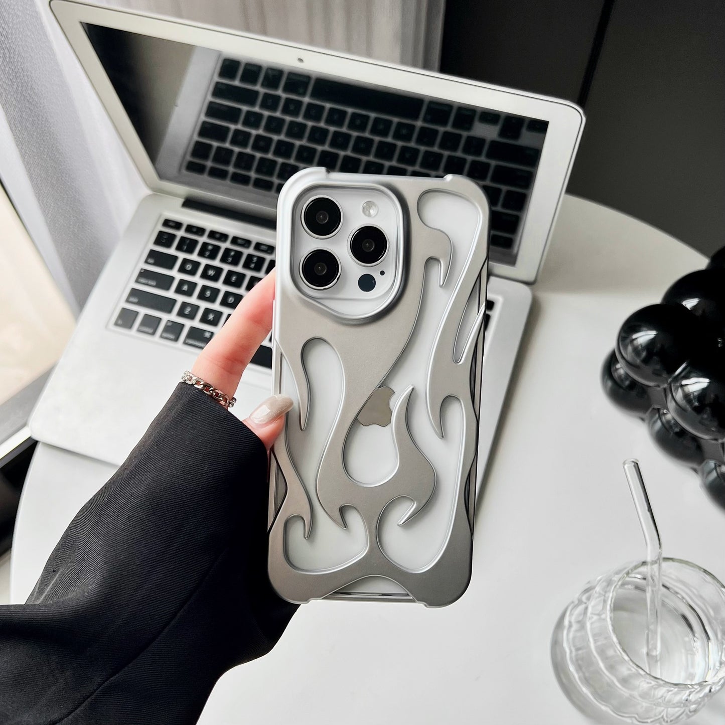 Summer heat dissipation hollow out suitable for iPhone 16 Promax phone case Apple 13 simple anti drop protective case