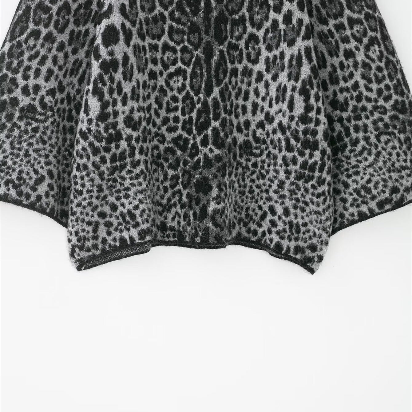 Jacquard wide sleeved knitted sweater
