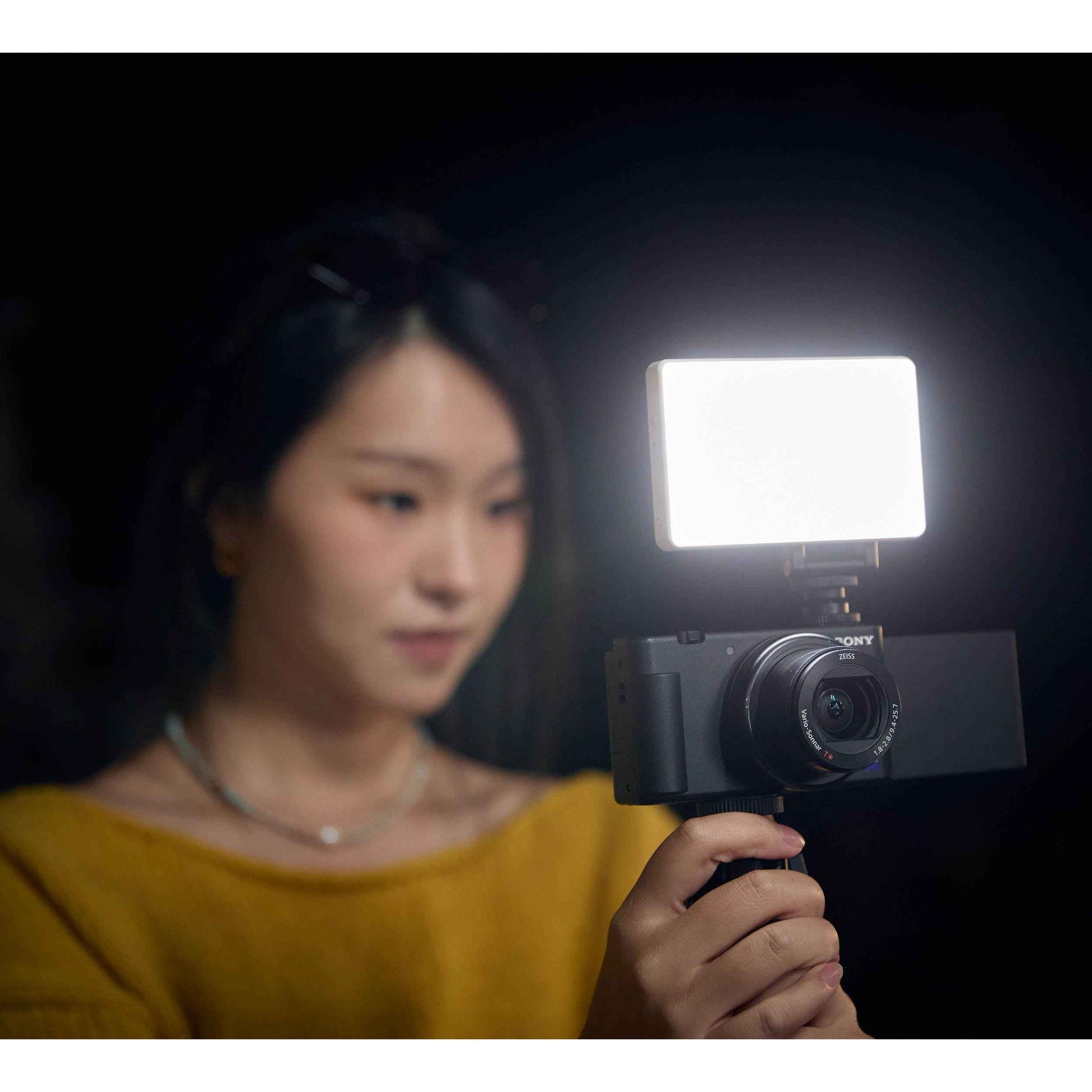 AM01 Magnetic Bracket Stand for the Godox MA5R