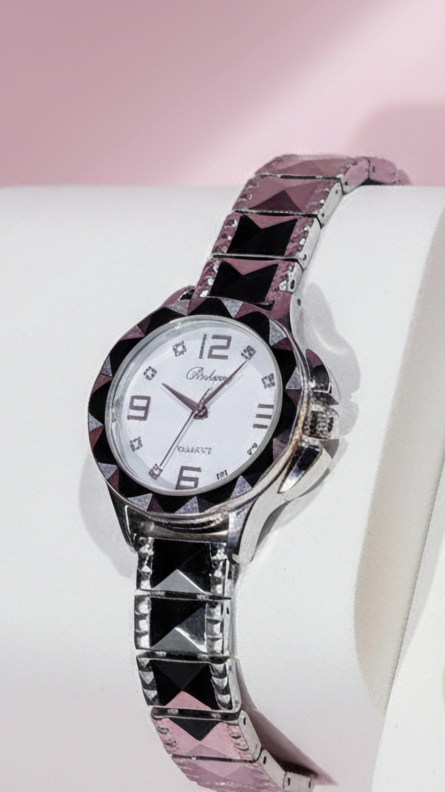 Pyramid Band Round Face Quartz Movement Watch