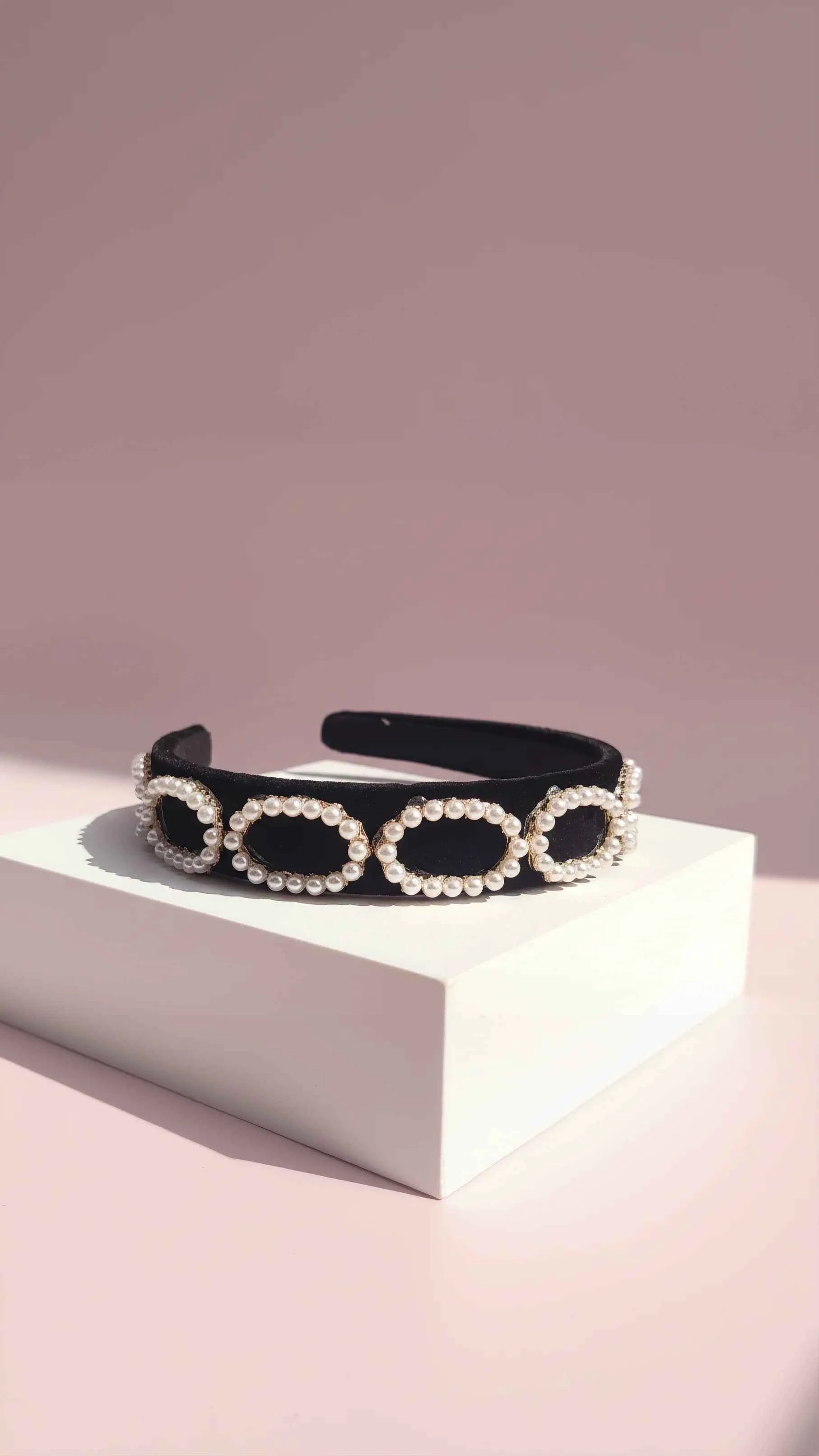Oval Pearl Velvet Hair band