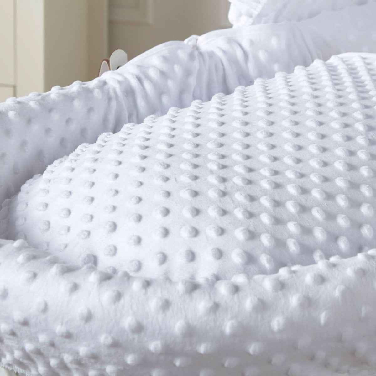 White Dimple White Wicker Baby Moses Basket With Stand
